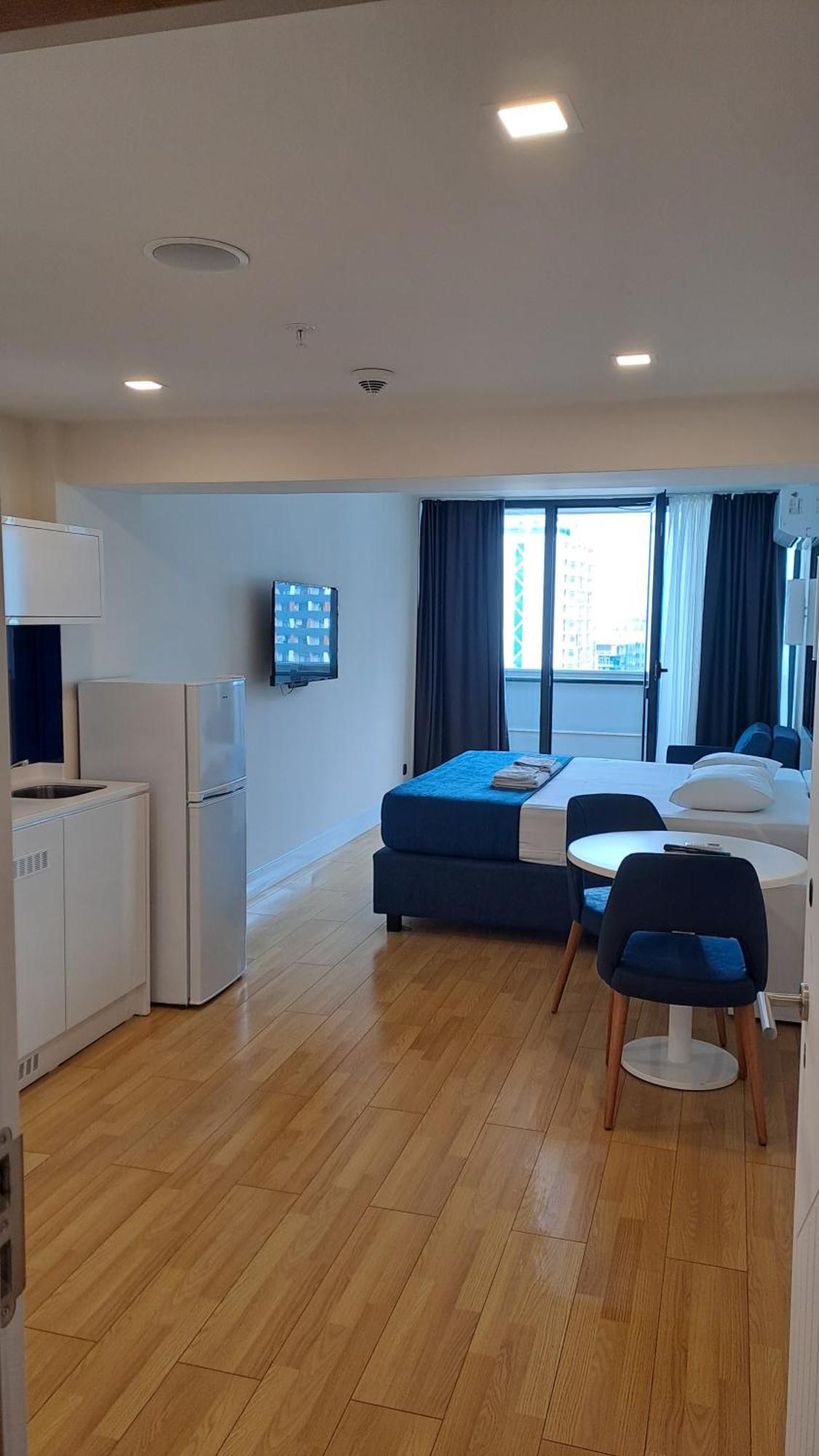 Lux Apart Hotel 555 Batumi Habitación foto